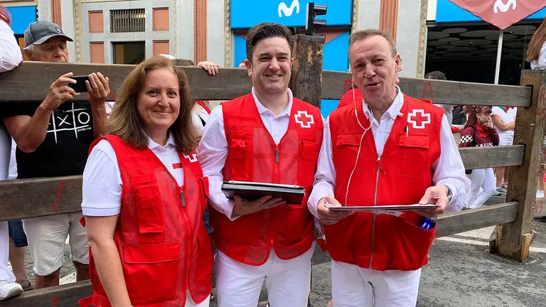 Cristina Igartua, Alfonso Contín y José Aldaba en San Fermín. Navarra.com
