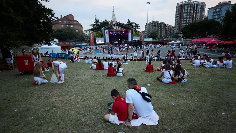 Silent Party con DJ Mar&iacute;a L&oacute;pez, en la zona joven de San Ferm&iacute;n 2024 en la plaza de los Fueros de Pamplona. I&Ntilde;IGO ALZUGARAY