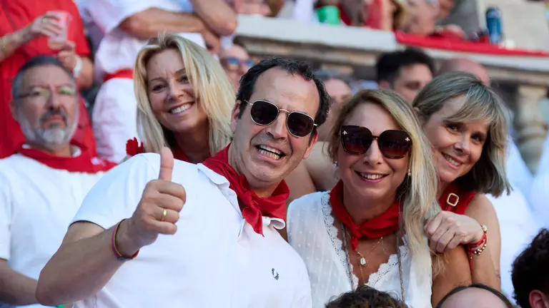 Los tendidos de la plaza de Toros de Pamplona durante la cuarta corrida de la Feria del Toro de San Fermín 2024 con toros de Fuente Ymbro para Miguel Ángel Perera, Roca Rey y Tomás Rufo. IÑIGO ALZUGARAY