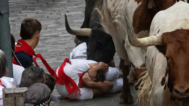 Séptimo  encierro de San Fermín con toros de José Escolar en Ayuntamiento. MAITE H. MATEO-08