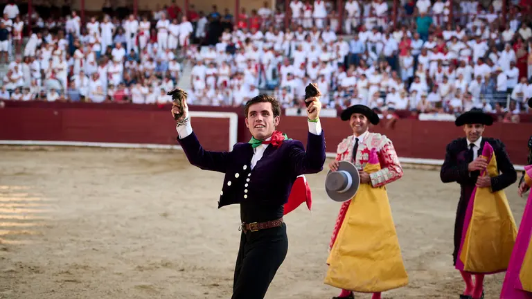 Corrida mixta en fiestas de Estella 2024 con toros de  Hermanas Azcona para el torero El Payo y rejones de Moura Caetano para Pablo Hermoso de Mendoza y Guillermo Hermoso de Mendoza. PABLO LASAOSA