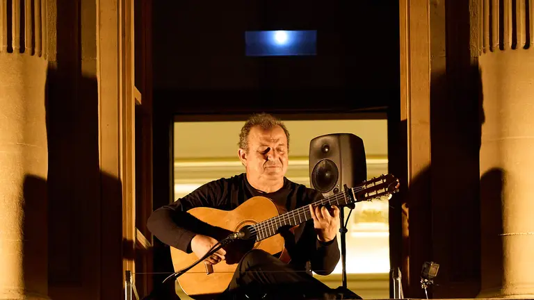 Actuación del guitarrista Gerardo Núñez en el Balcón del Palacio de Navarra en la XI edición de Flamenco on Fire. IÑIGO ALZUGARAY