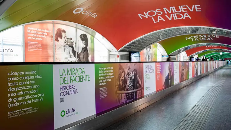 Expo La mirada del paciente de Cinfa en la estación de Atocha, en Madrid. CINFA