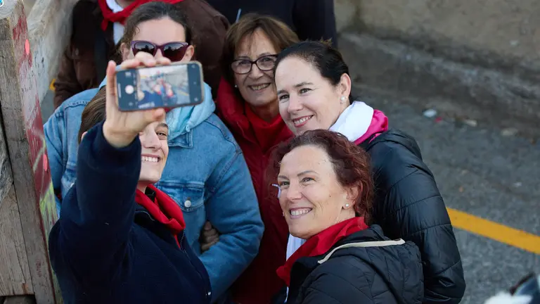 Momentos previos al tercer encierro de las Fiestas de Sangüesa 2024 con toros de la ganadería Sobral de Portugal. IÑIGO ALZUGARAY