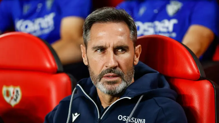 Vicente Moreno en el estadio de Vallecas. EUROPAPRESS