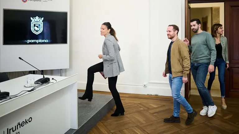 Marina Curiel del grupo municipal del PSN anuncia en rueda de prensa futuras iniciativas. PABLO LASAOSA