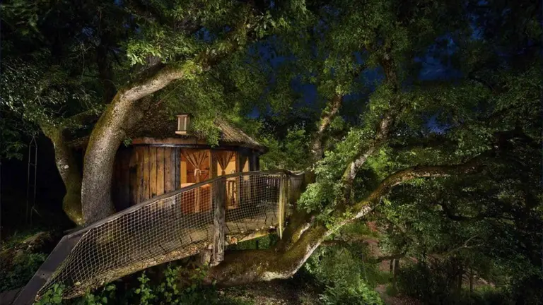 Cabaña en un árbol de Agroturismo Maricruz, en Villanueva de Arce. AGROTURISMO MARICRUZ