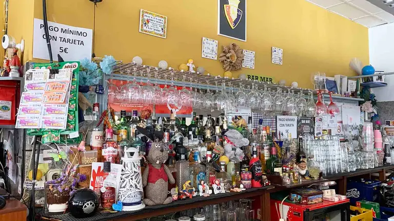 Interior del bar Mar en la localidad de Burlada. Navarra.com