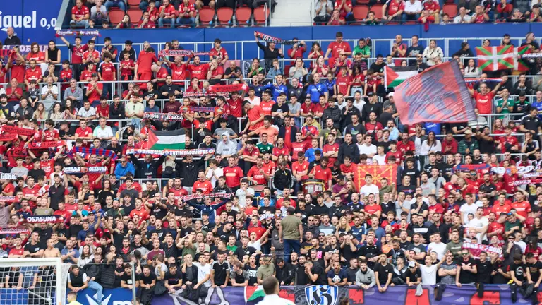 La grada del estadio de El Sadar durante el partido de La Liga EA Sports entre CA Osasuna y Real Betis disputado en Pamplona. IÑIGO ALZUGARAY
