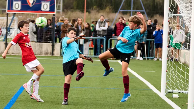 Segunda jornada de clasificación de la categoría mixta de 5º y 6º de Primaria (2014 y 2013) para el XLII Torneo Interescolar de Osasuna, que se disputa en las instalaciones de Tajonar. IÑIGO ALZUGARAY