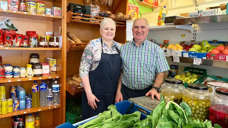 Interior de la frutería charcutería José Mari en Pamplona. Navarra.com