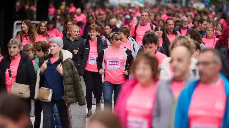 XIII Carrera solidaria contra el cáncer de mama, organizada por la asociación Saray. PABLO LASAOSA