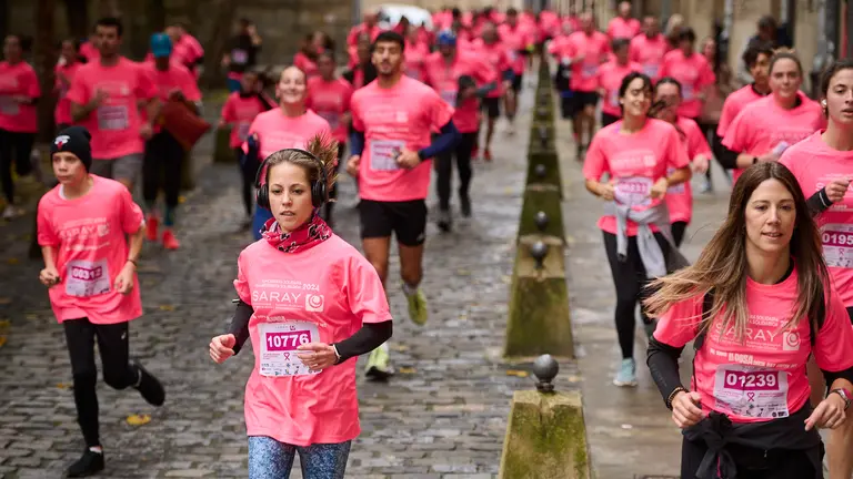 XIII Carrera solidaria contra el cáncer de mama, organizada por la asociación Saray. PABLO LASAOSA