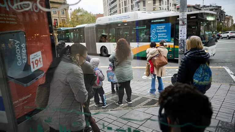 La huelga de transportes afecta a los viajeros de villavesas de Pamplona. PABLO LASAOSA