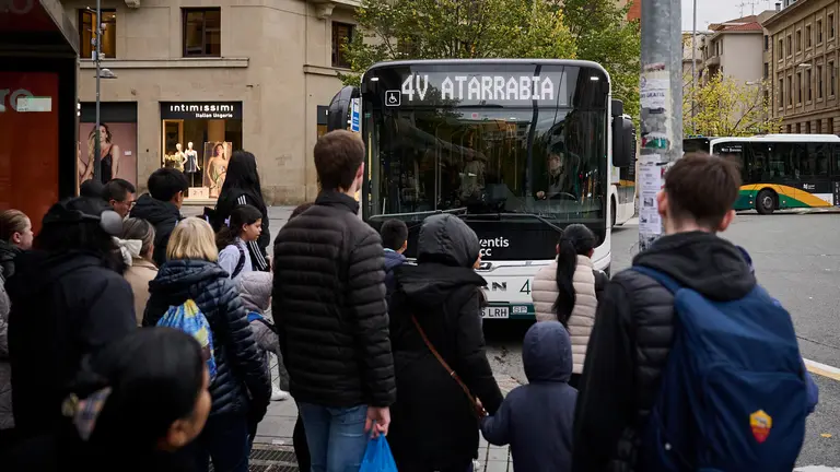La huelga de transportes afecta a los viajeros de villavesas de Pamplona. PABLO LASAOSA