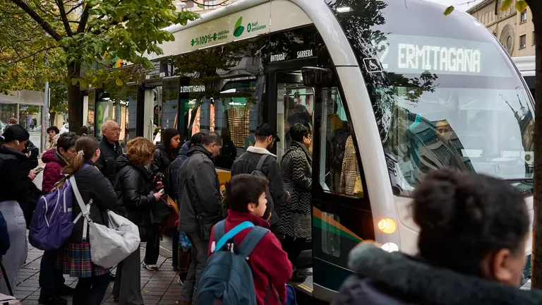 La huelga de transportes afecta a los viajeros de villavesas de Pamplona. PABLO LASAOSA