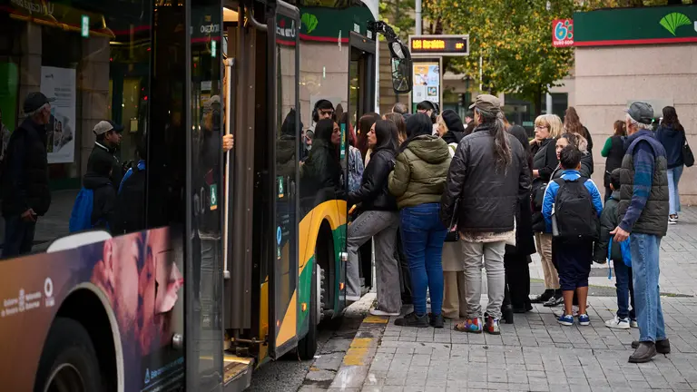 La huelga de transportes afecta a los viajeros de villavesas de Pamplona. PABLO LASAOSA