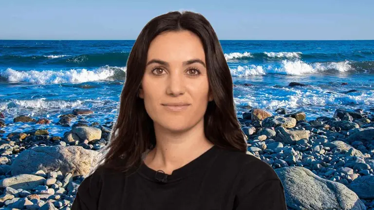 Amaia Rodríguez Sola, la pamplonesa cofundadora de Gravity Wave, una startup social que tiene como objetivo retirar la mayor cantidad de plástico de los océanos para transformarlo en productos de decoración.