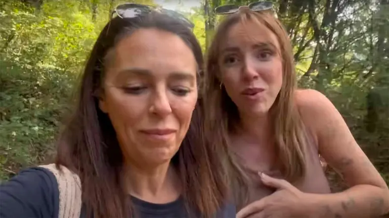 Maribe y Danna, madre e hija 'influencers', de visita al Nacedero del Urederra. CEDIDA