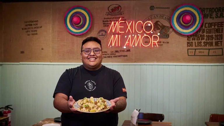 Kevin Raul Pérez Flores del restaurante mexicano Santa Chula en la calle Bardenas Reales 1 de Pamplona. PABLO LASAOSA