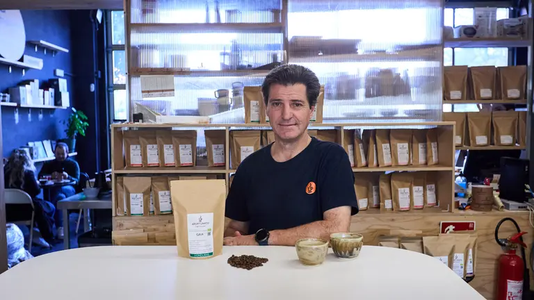 Cafetería Afortunato, en la calle Manuel López González de Lezkairu. IÑIGO ALZUGARAY