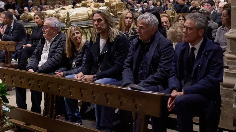 Misa oficiada por el arzobispo Florencio Roselló por las víctimas de la DANA de Valencia en la Catedral de Pamplona. IÑIGO ALZUGARAY