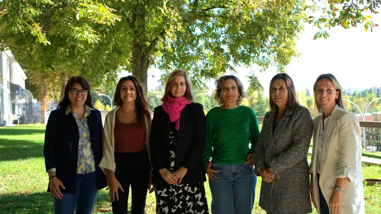 Maira Bes-Rastrollo, Elisa Arbizu, Idoia Pardavila, Blanca Martínez, Beatriz Lacabe y Elena Puerta, investigadoras del proyecto MAGNA. CEDIDA