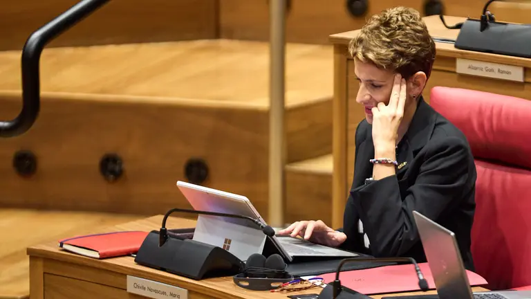 María Chivite en el Pleno del Parlamento de Navarra. IÑIGO ALZUGARAY