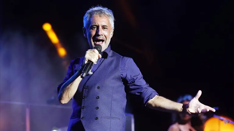 Sergio Dalma actúa en Pamplona. Cosmohits