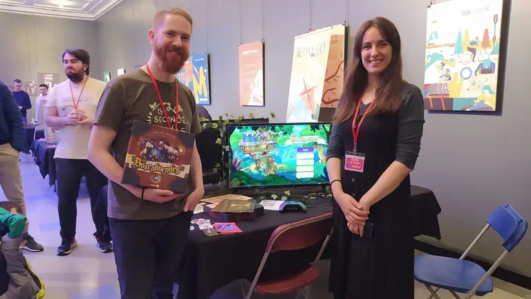 Álvaro Corcín y Patricia de Blas, dos de los encargados de la parte artística del juego "The Goblinseekers". NAVARRA.COM