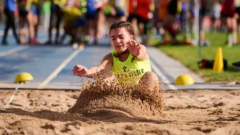 Cientos de niños y niñas participan en la jornada inaugural de la edición número 38 de los Juegos Deportivos de Navarra. PABLO LASAOSA