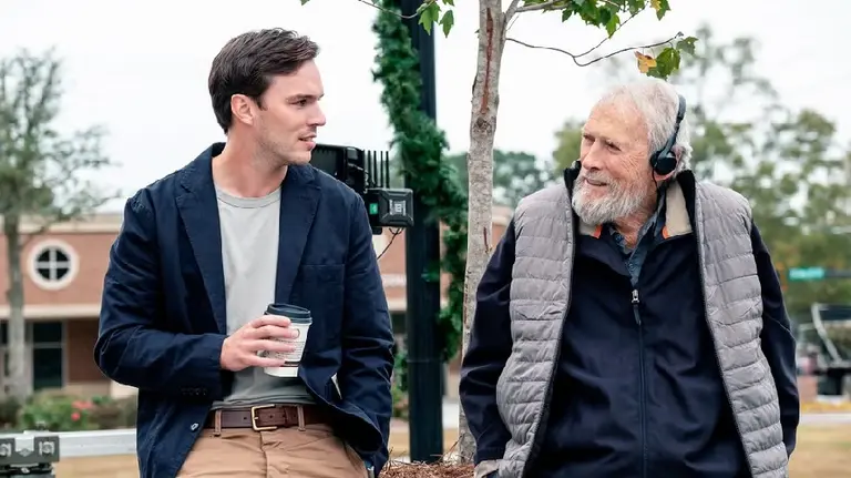 El protagonista de Jurado N2, Nicholas Hoult, y el director, Clint Eastwood