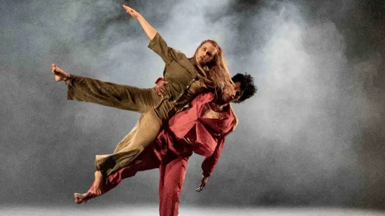 Asociación Tierras de Iranzuko lurrak. Danza "El Reflejo de la mente . Olatz Larunbe y Alfonso Aguilar. CEDIDA