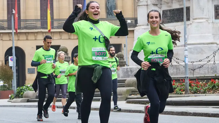 VI edición de la Carrera+e Solidaria Popular organizada por el Teléfono de la Esperanza de Navarra en Pamplona. IÑIGO ALZUGARAY