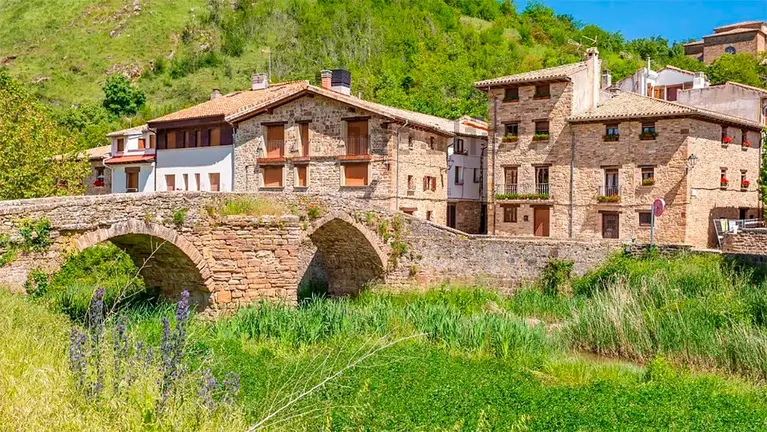 Casa en venta en Monreal. IDEALISTA / CIDENAR