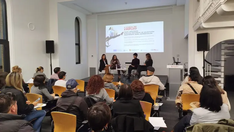 Más de 400 asistentes en la V Feria de Empleo de la Cámara de Comercio de Navarra. CEDIDA