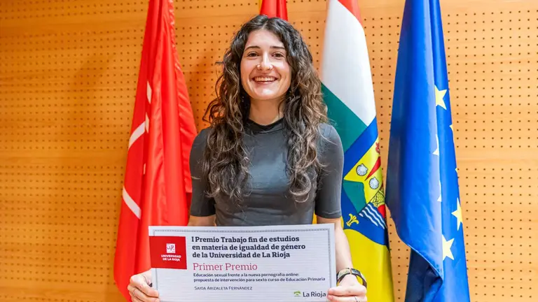 Saioa Arizaleta, la navarra que ha ganado el premio fin de estudios por su trabajo en materia de igualdad. UNIVERSIDAD DE LA RIOJA