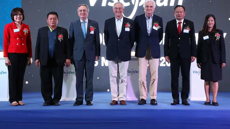 Autoridades y directivos de Viscofan en la inauguración del a nueva planta de Tailandia. VICOFAN
