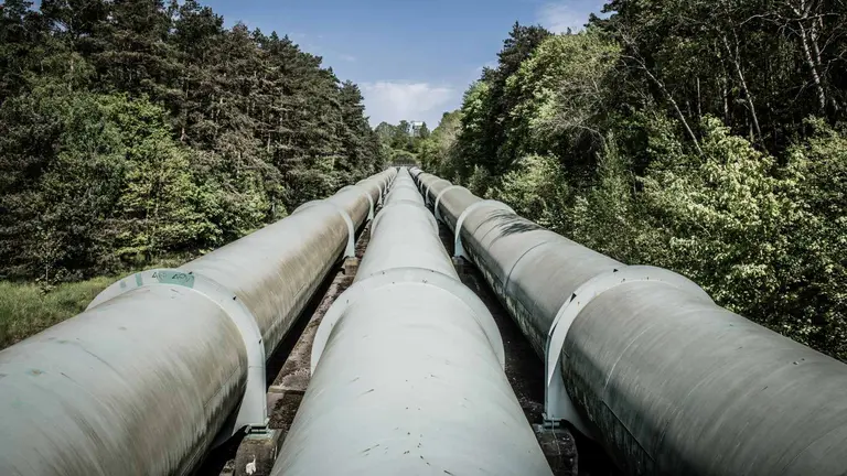 Tuberías de saneamiento de aguas residuales. Foto de Wolfgang Weiser. UNSPLASH
