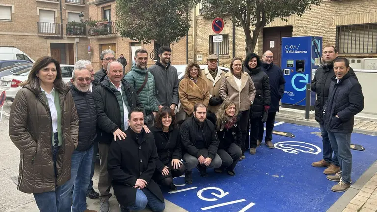 Imagen de la presentación del primer cargador de vehículo eléctrico de la CEL Toda Energía Navarra, en Villafranca - CÁMARA NAVARRA DE COMERCIO, INDUSTRIA Y SERVICIOS