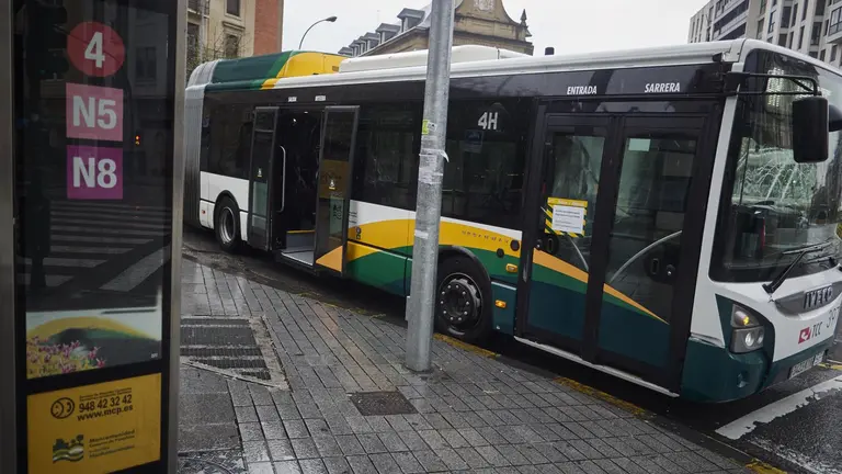 Imagen de archivo de una villavesa en Pamplona. EDUARDO SANZ / EUROPA PRESS