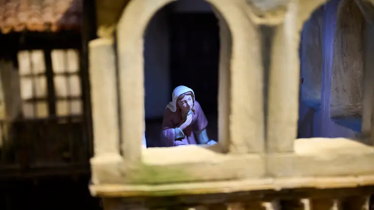 Inauguración del belén municipal de 2024 del zaguán del Ayuntamiento, realizado por la Asociación de Belenistas de Pamplona. PABLO LASAOSA