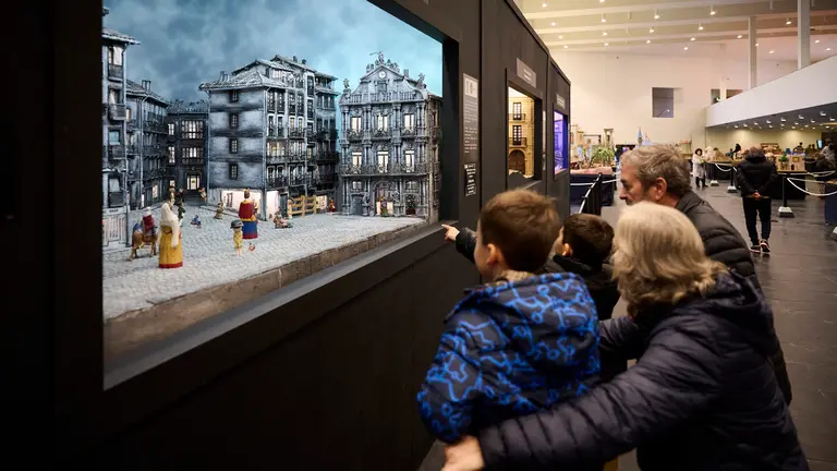 Inauguración de la exposición de belenes  de la Asociación de Belenistas en Baluarte. PABLO LASAOSA