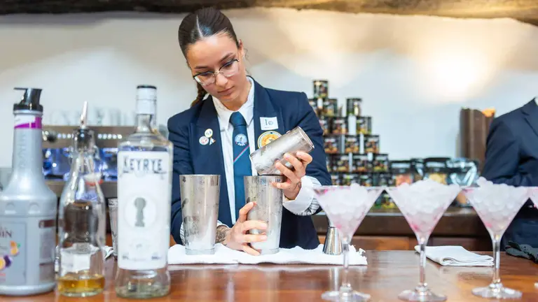 Sara Skalniak, representante de la Asociación de Bartenders de Navarra, se ha proclamado finalista del Gran Campeonato de Coctelería Nacional. CEDIDA