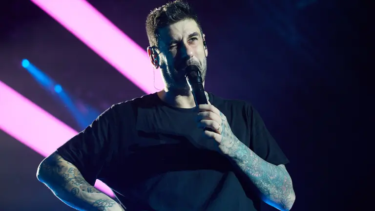 Concierto de Melendi dentro de su gira 20 a&ntilde;os sin Noticias, en el Navarra Arena de Pamplona con todas las entradas vendidas ante m&aacute;s de 13.500 espectadores. I&Ntilde;IGO ALZUGARAY