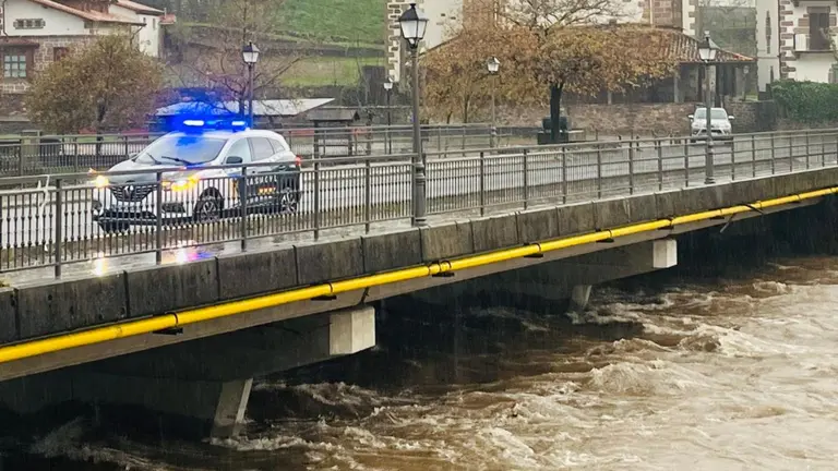 Incidencias registradas por el temporal de nieve, lluvia y viento en Sumbilla. GUARDIA CIVIL