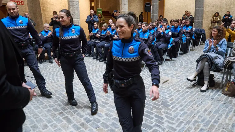 El alcalde de Pamplona, Joseba Asiron; el concejal delegado de Seguridad y Convivencia Ciudadana, Endika Alonso; y el jefe de la Policía Municipal de Pamplona, Antonio Sánchez, presiden el acto de nombramiento de nuevos agentes de la Policía Municipal de Pamplona en el Palacio del Condestable.IÑIGO ALZUGARAY
