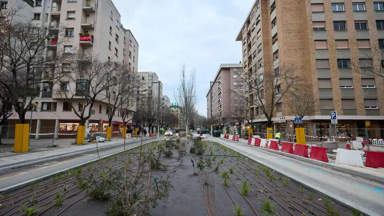 La Gerencia y la Comisi&oacute;n de Urbanismo del Ayuntamiento de Pamplona visitan las obras que se est&aacute;n llevando a cabo en el bulevar de Iturrama para generar un nuevo enlace peatonal con la plaza F&eacute;lix Huarte. I&Ntilde;IGO ALZUGARAY