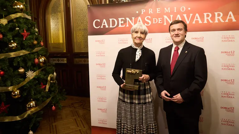 La Asociación Cultural Doble12 entrega el premio Cadenas de Navarra a la Casa de Misericordia de Pamplona. IÑIGO ALZUGARAY