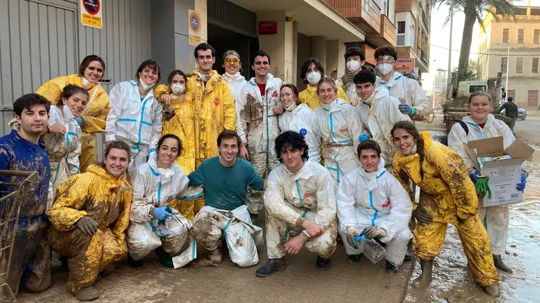 Estudiantes de Medicina de la Universidad de Navarra en Paiporta. UNIVERSIDAD DE NAVARRA